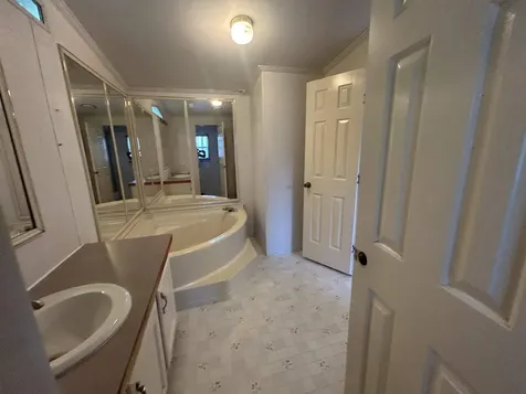 136 Sherwood Glen Somersworth NH 03878