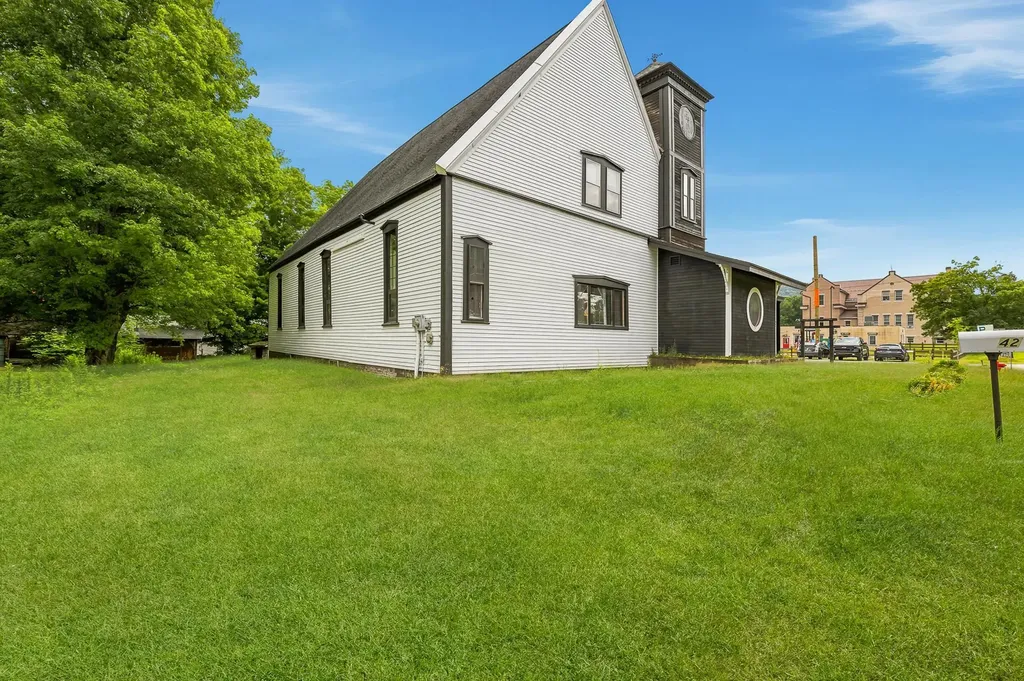 42 Maple Street Bethlehem NH 03574