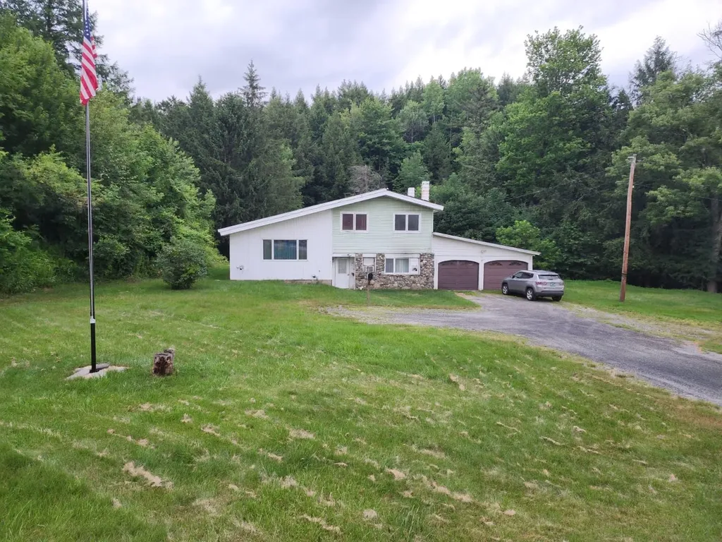 1059 Rte 15 E Route Morristown VT 05661-8556