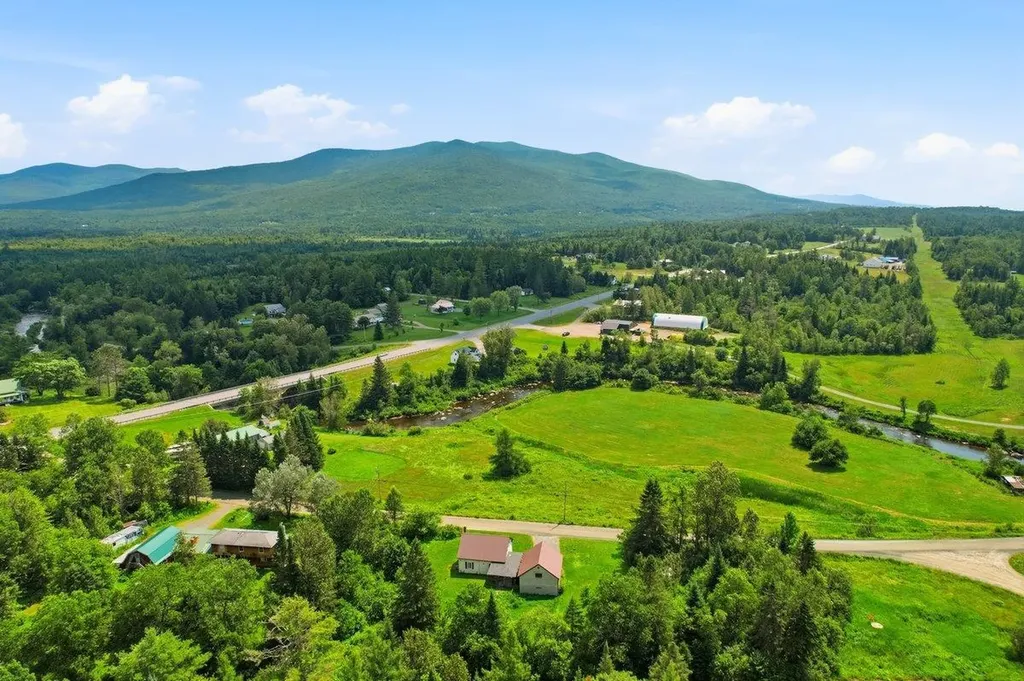 24 Turnpike Road Jefferson NH 03583