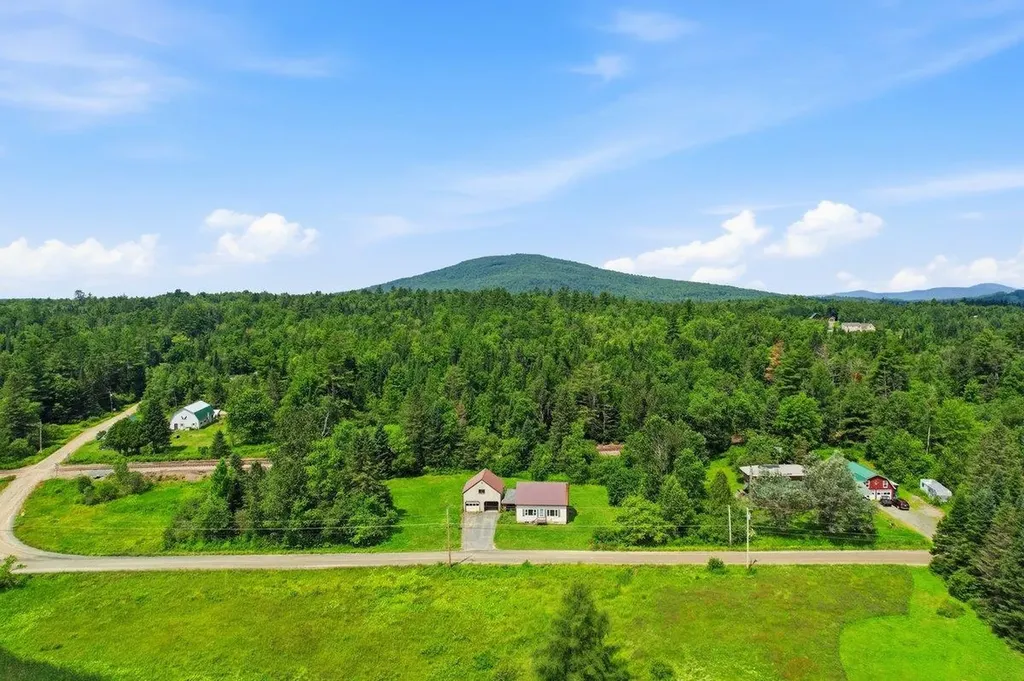 24 Turnpike Road Jefferson NH 03583