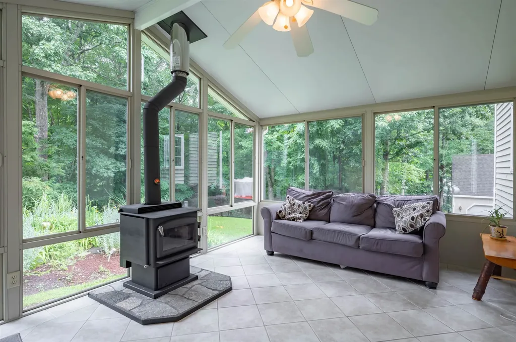 5 Blake Road Raymond NH 03077
