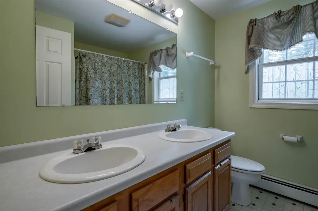 5 Blake Road Raymond NH 03077