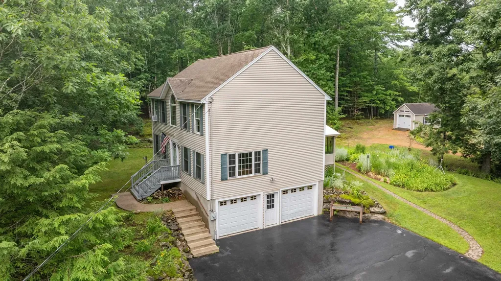 5 Blake Road Raymond NH 03077