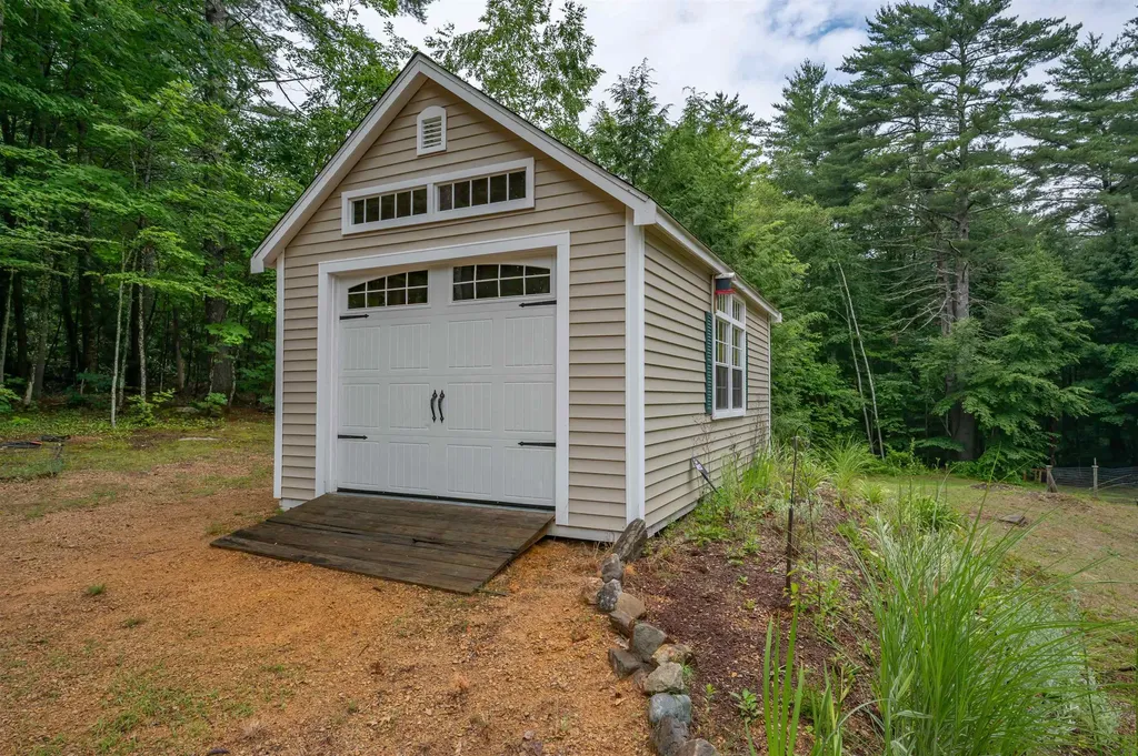 5 Blake Road Raymond NH 03077