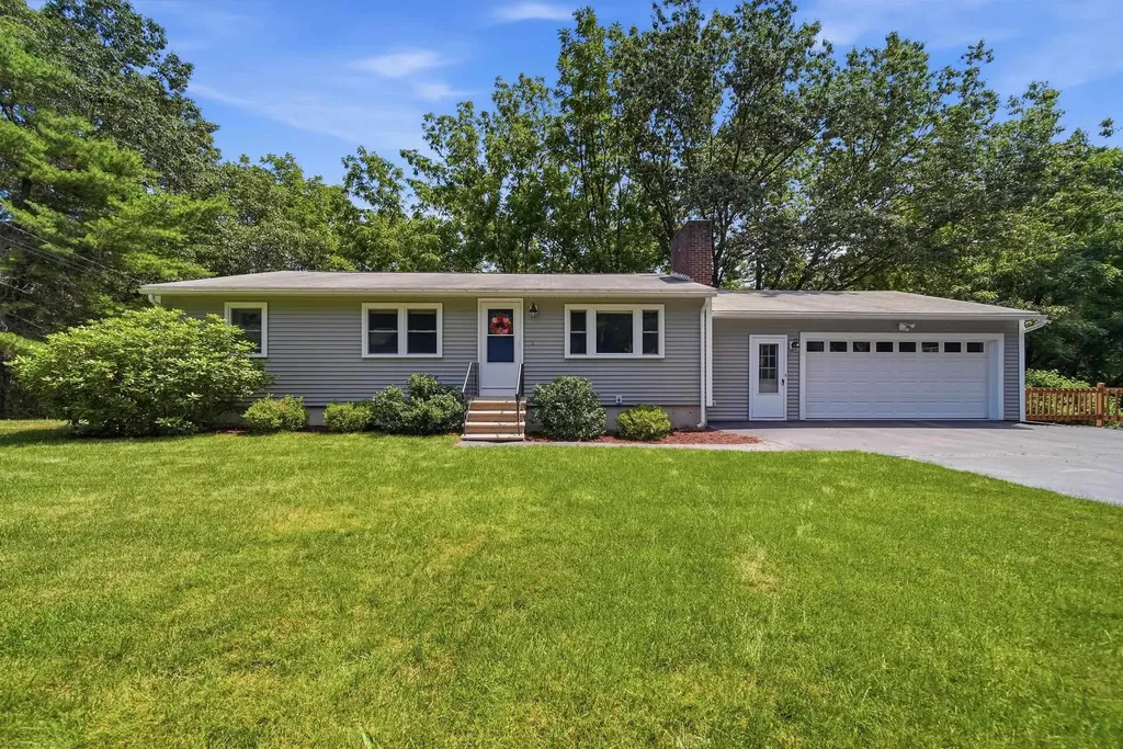 17 Parker Drive Nashua NH 03062