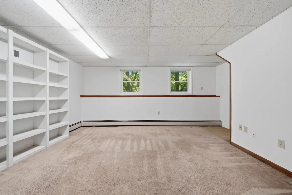 17 Parker Drive Nashua NH 03062