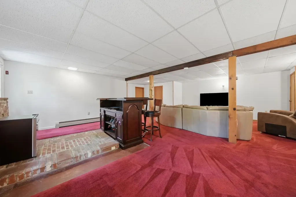 17 Parker Drive Nashua NH 03062
