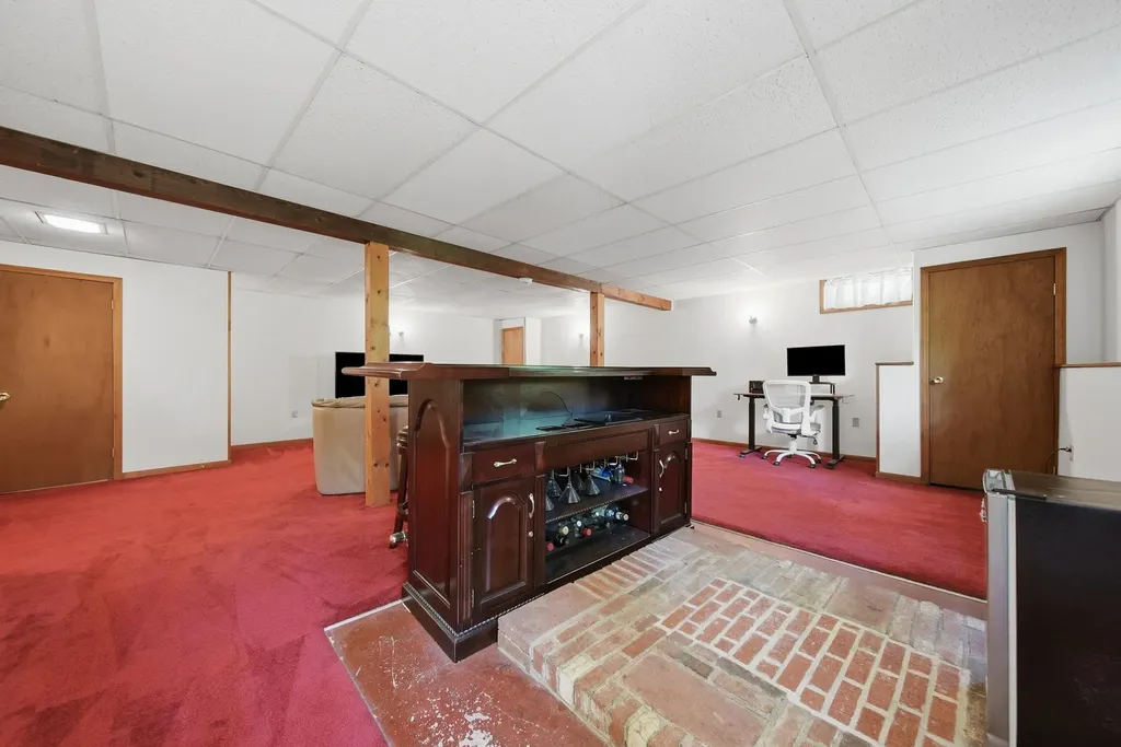 17 Parker Drive Nashua NH 03062