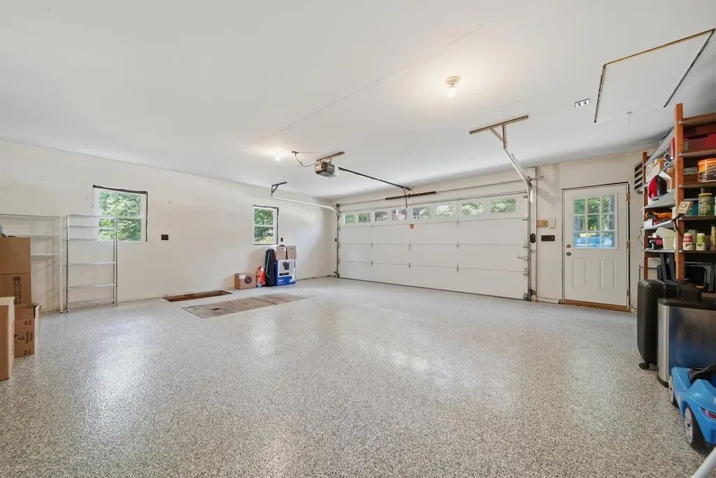 17 Parker Drive Nashua NH 03062