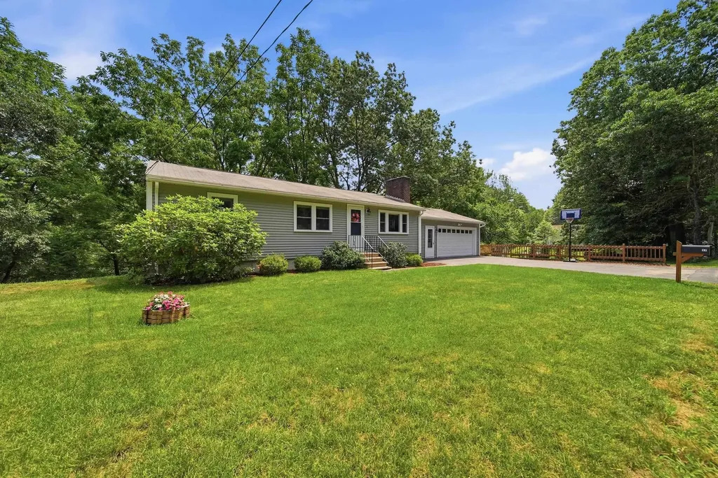 17 Parker Drive Nashua NH 03062
