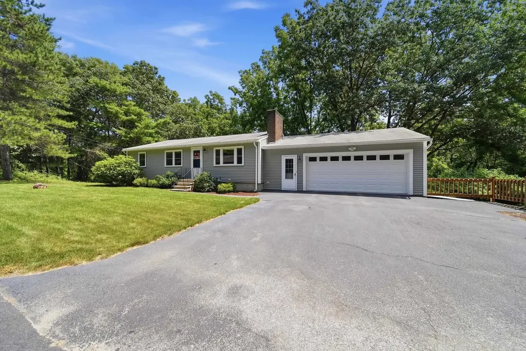 17 Parker Drive Nashua NH 03062