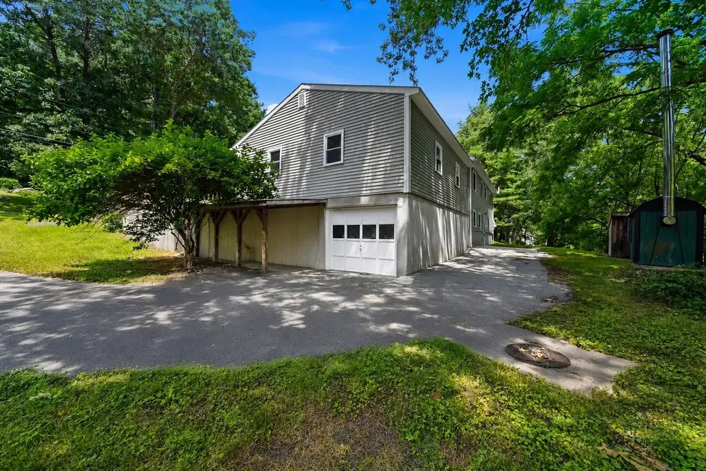 17 Parker Drive Nashua NH 03062