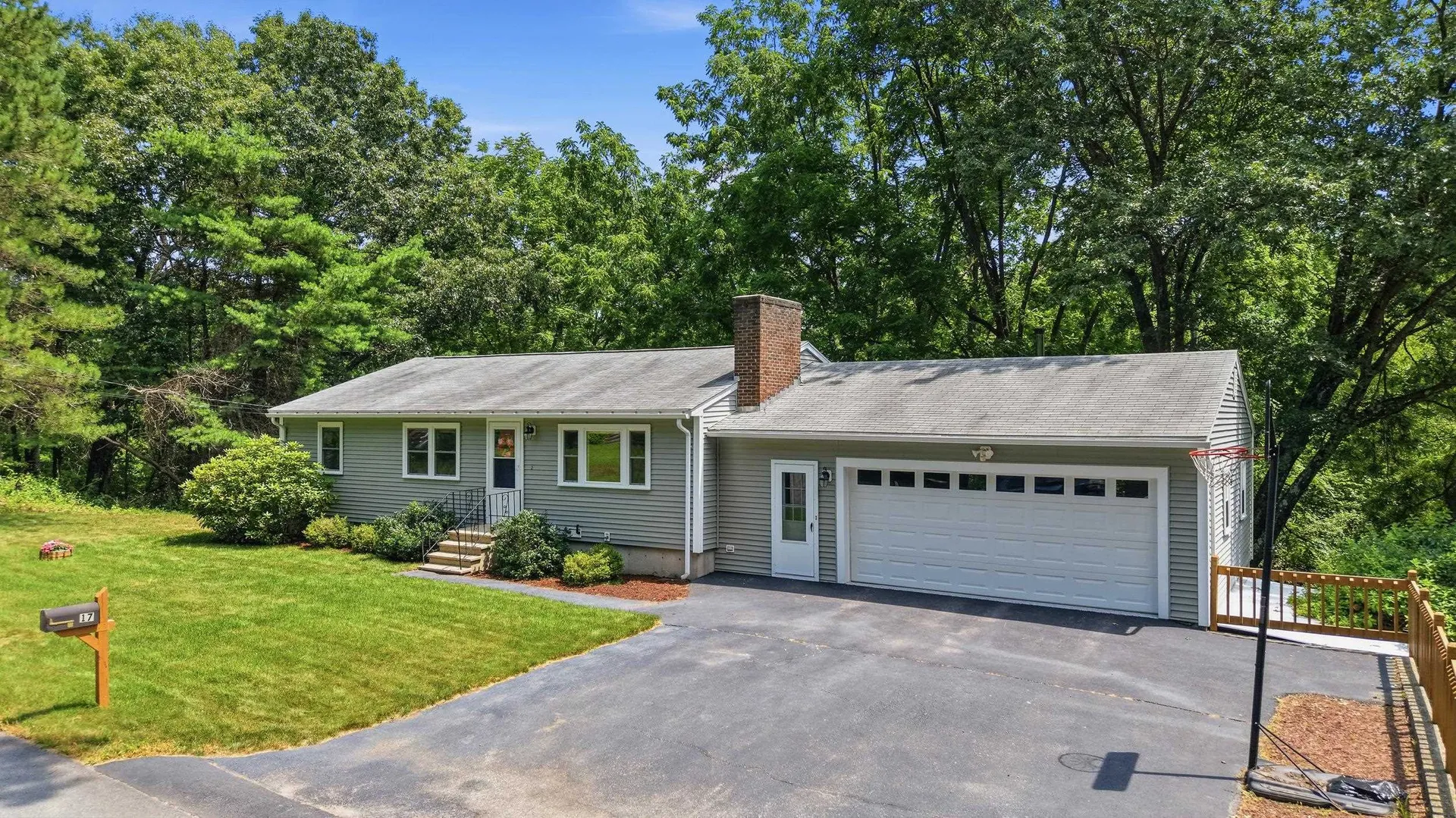 17 Parker Drive Nashua NH 03062