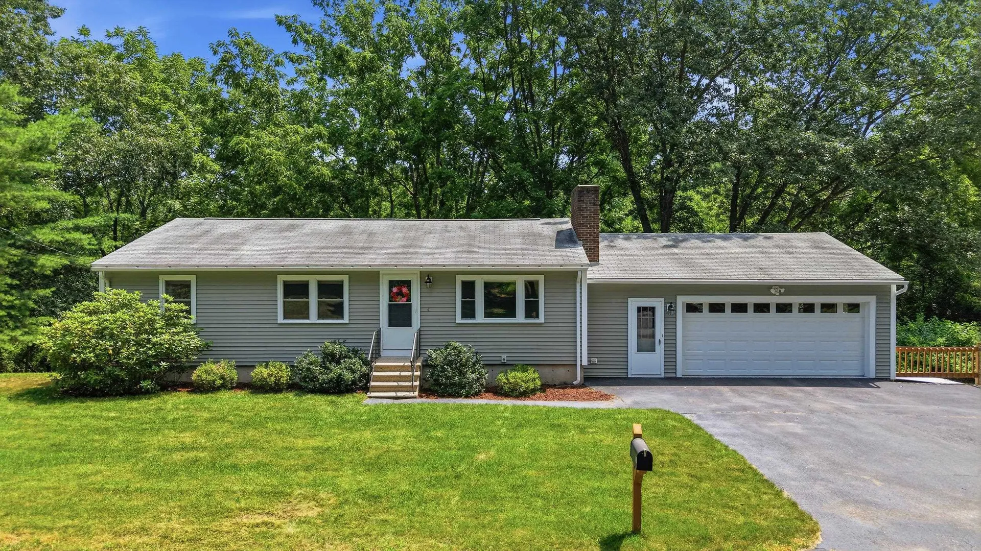 17 Parker Drive Nashua NH 03062