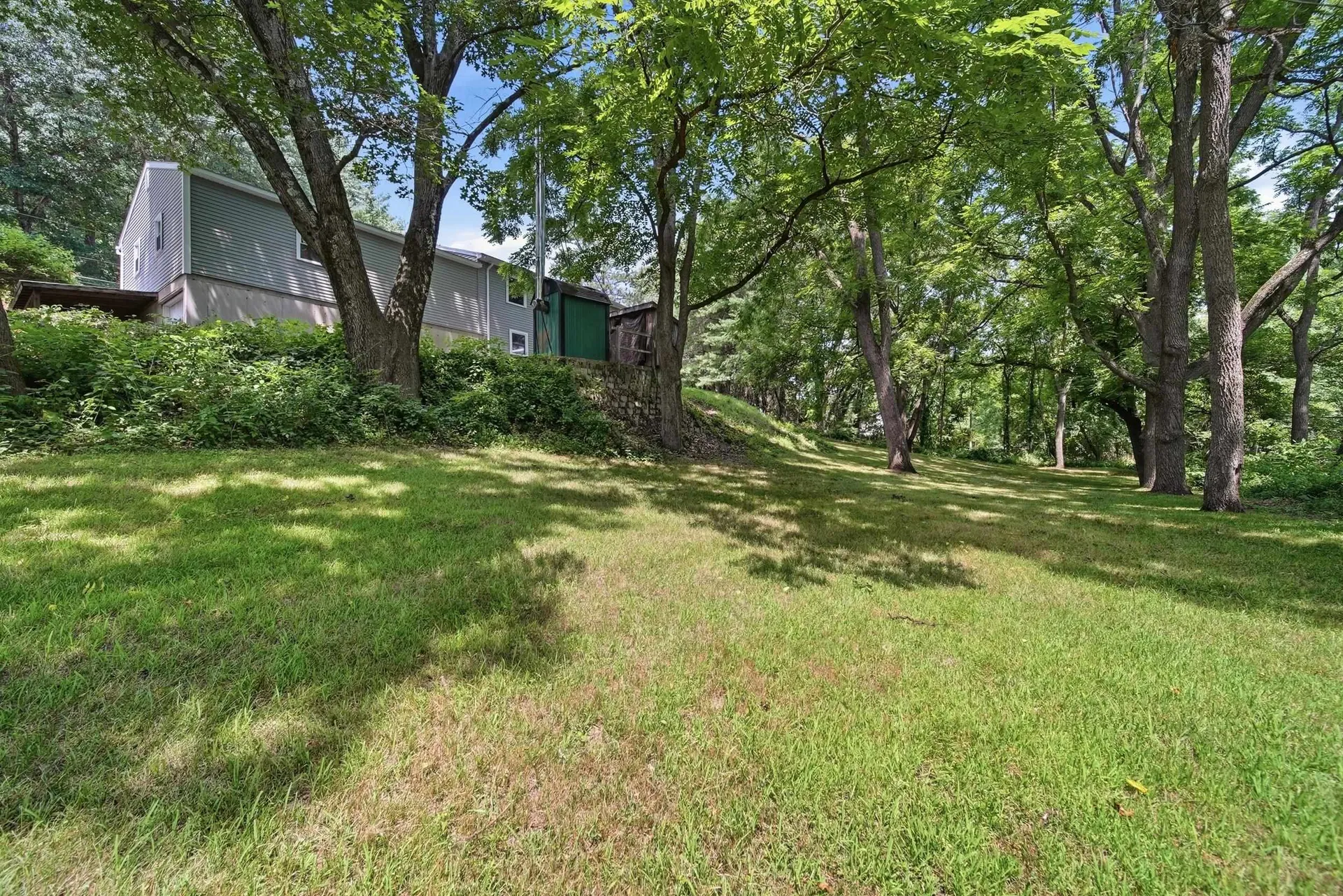 17 Parker Drive Nashua NH 03062