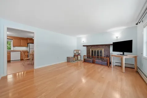 17 Parker Drive Nashua NH 03062