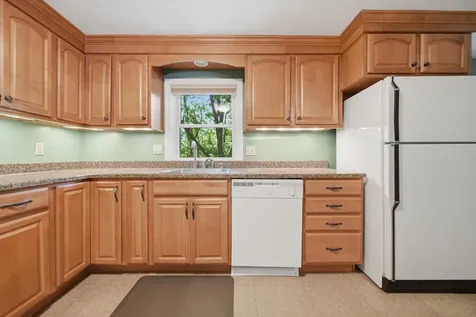 17 Parker Drive Nashua NH 03062