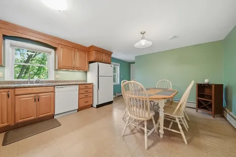 17 Parker Drive Nashua NH 03062