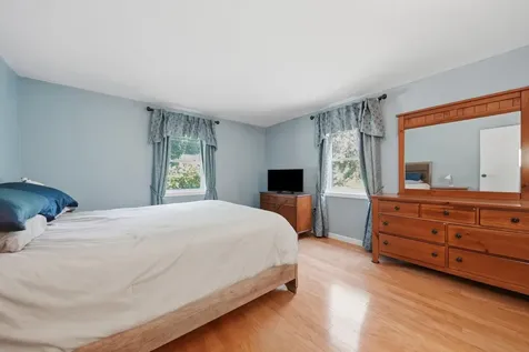 17 Parker Drive Nashua NH 03062