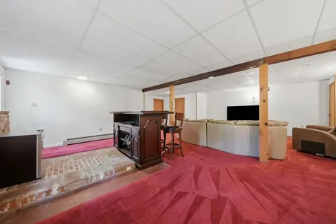 17 Parker Drive Nashua NH 03062