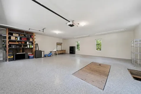 17 Parker Drive Nashua NH 03062