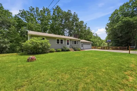 17 Parker Drive Nashua NH 03062
