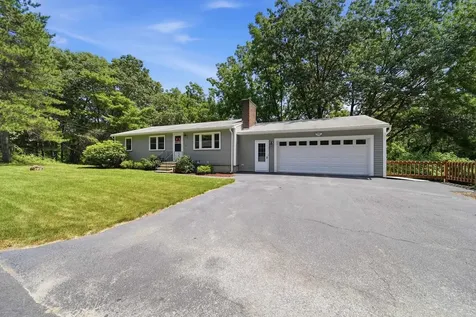 17 Parker Drive Nashua NH 03062