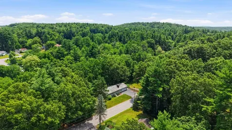 17 Parker Drive Nashua NH 03062