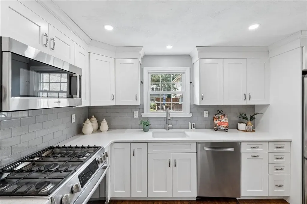 133 Fieldstone Drive Londonderry NH 03053