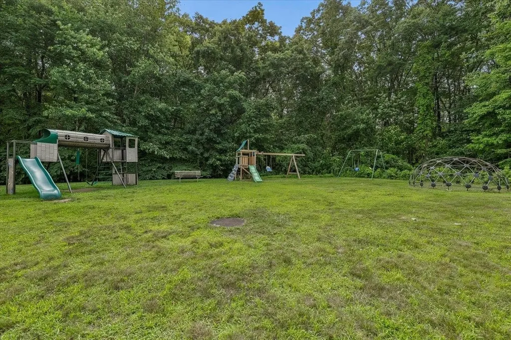 133 Fieldstone Drive Londonderry NH 03053