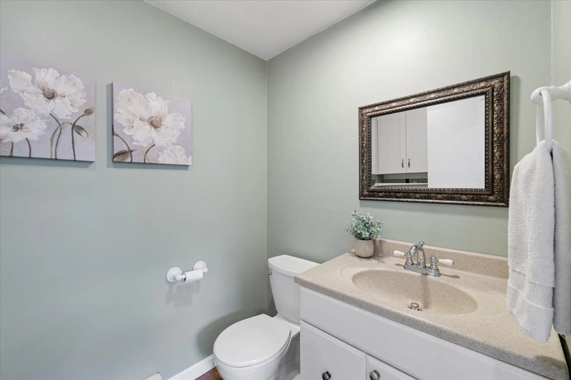 133 Fieldstone Drive Londonderry NH 03053