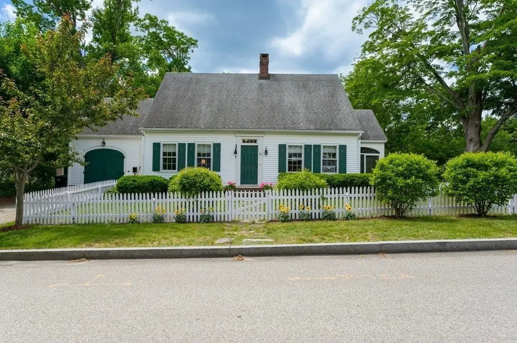 16 Brookline Street Nashua NH 03064