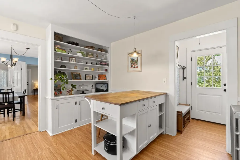 16 Brookline Street Nashua NH 03064