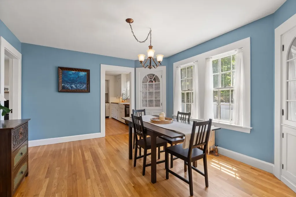 16 Brookline Street Nashua NH 03064