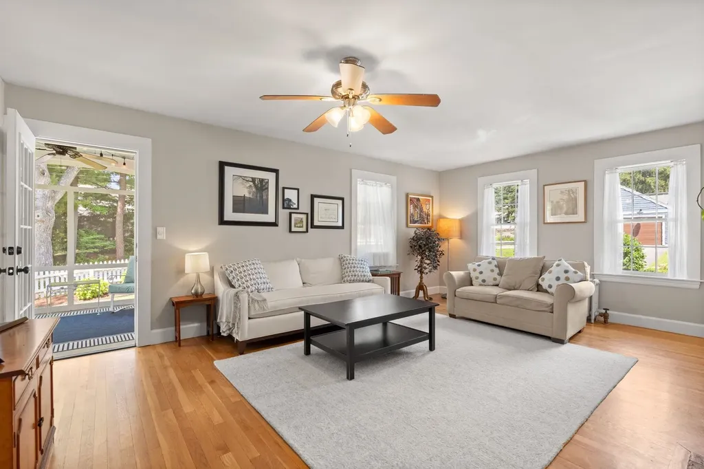 16 Brookline Street Nashua NH 03064