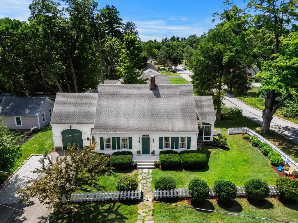 16 Brookline Street Nashua NH 03064