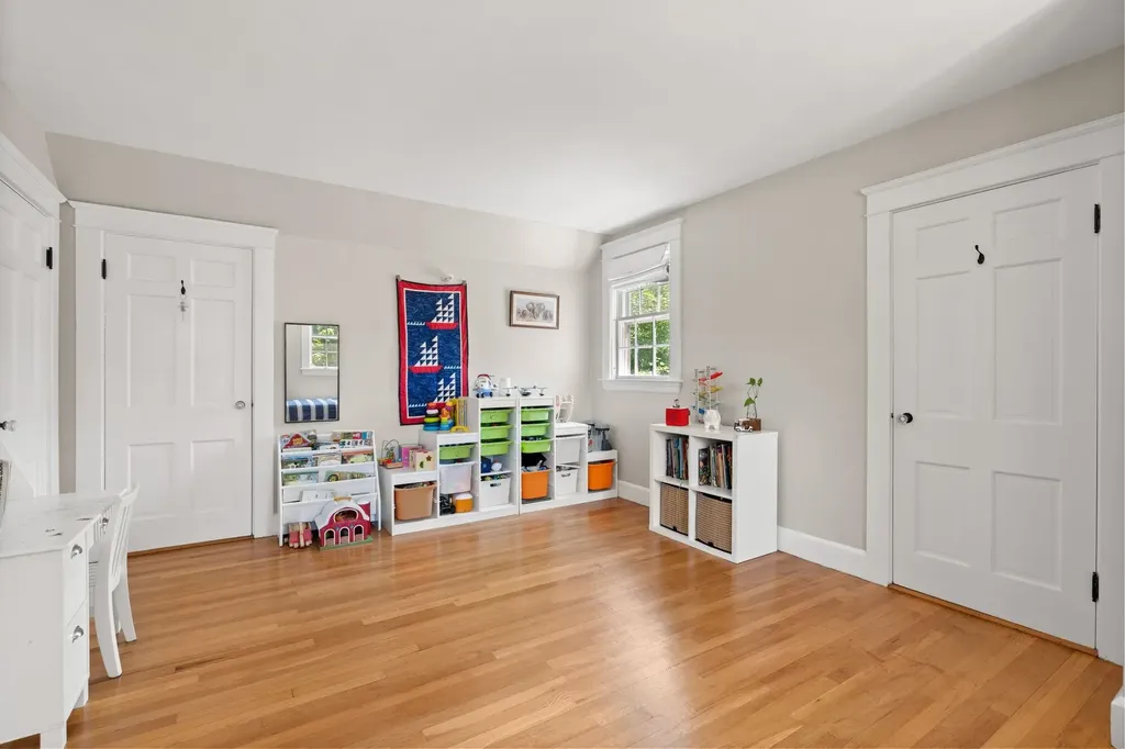 16 Brookline Street Nashua NH 03064