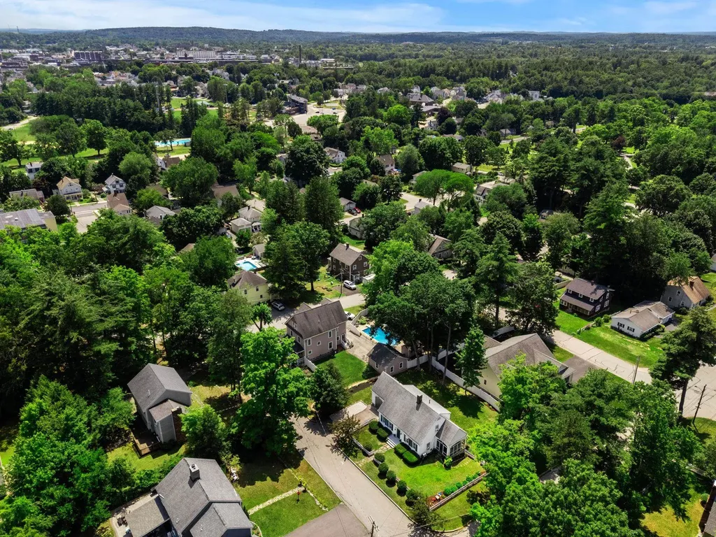 16 Brookline Street Nashua NH 03064