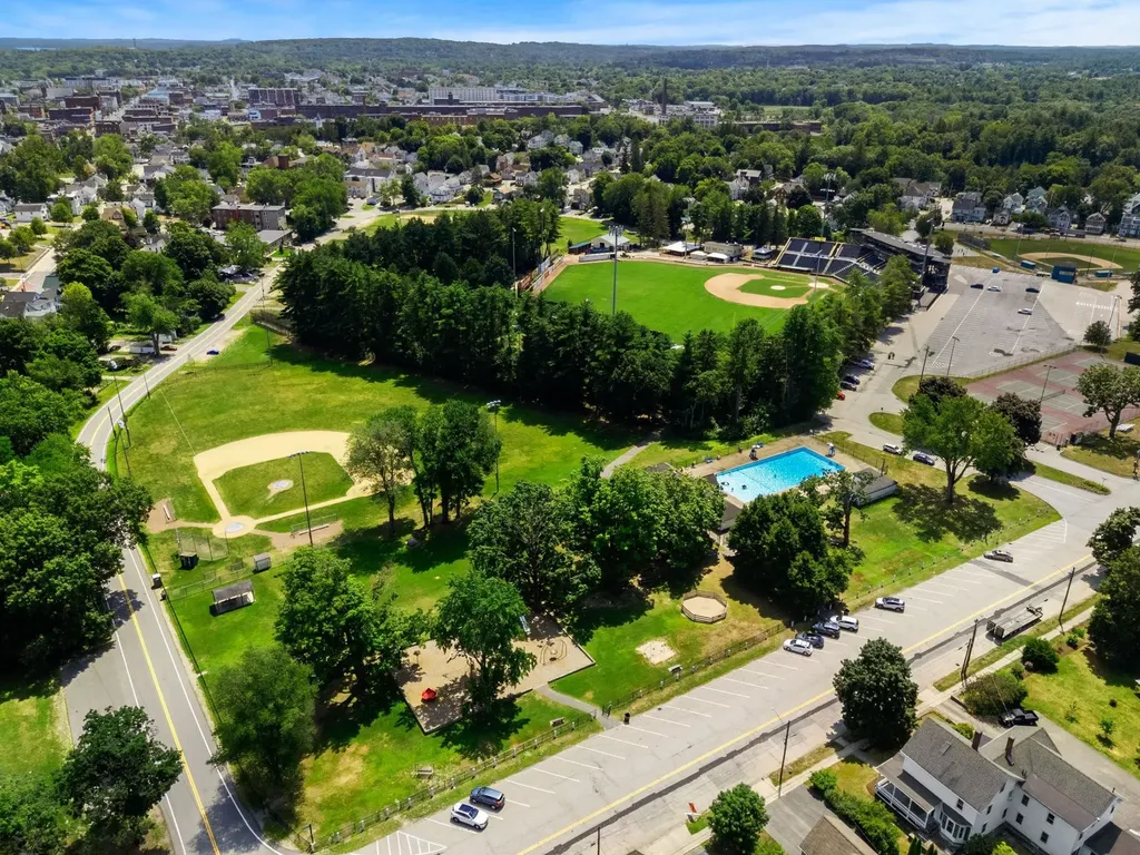16 Brookline Street Nashua NH 03064