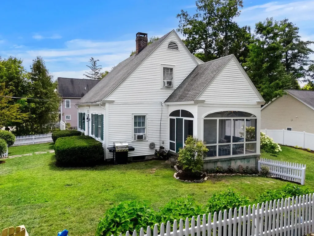16 Brookline Street Nashua NH 03064