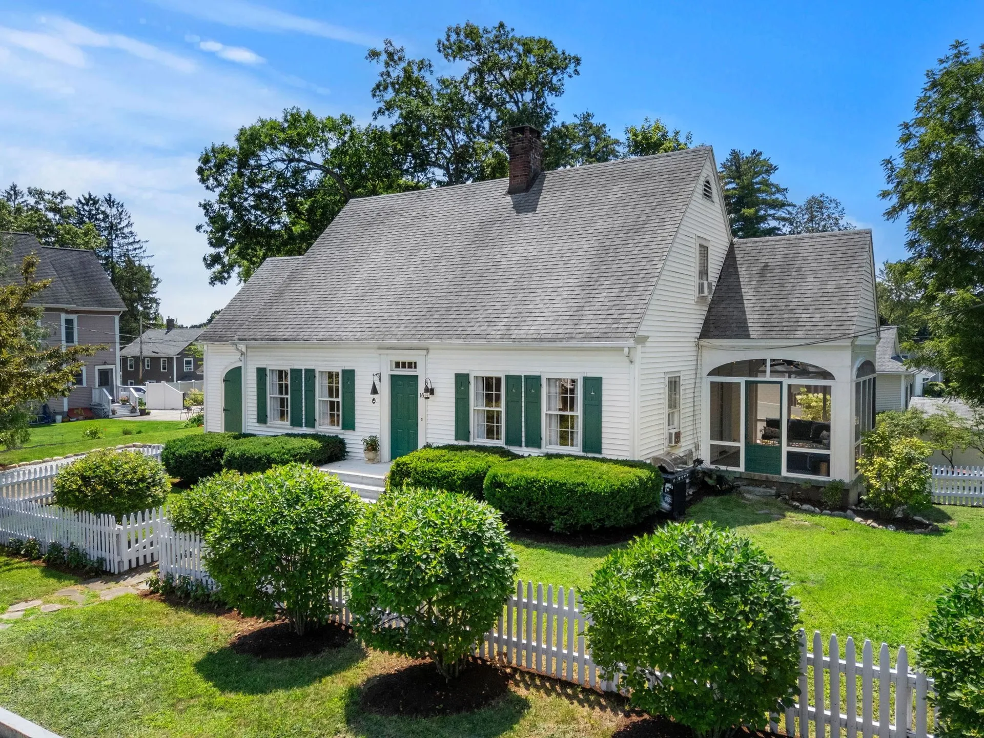 16 Brookline Street Nashua NH 03064