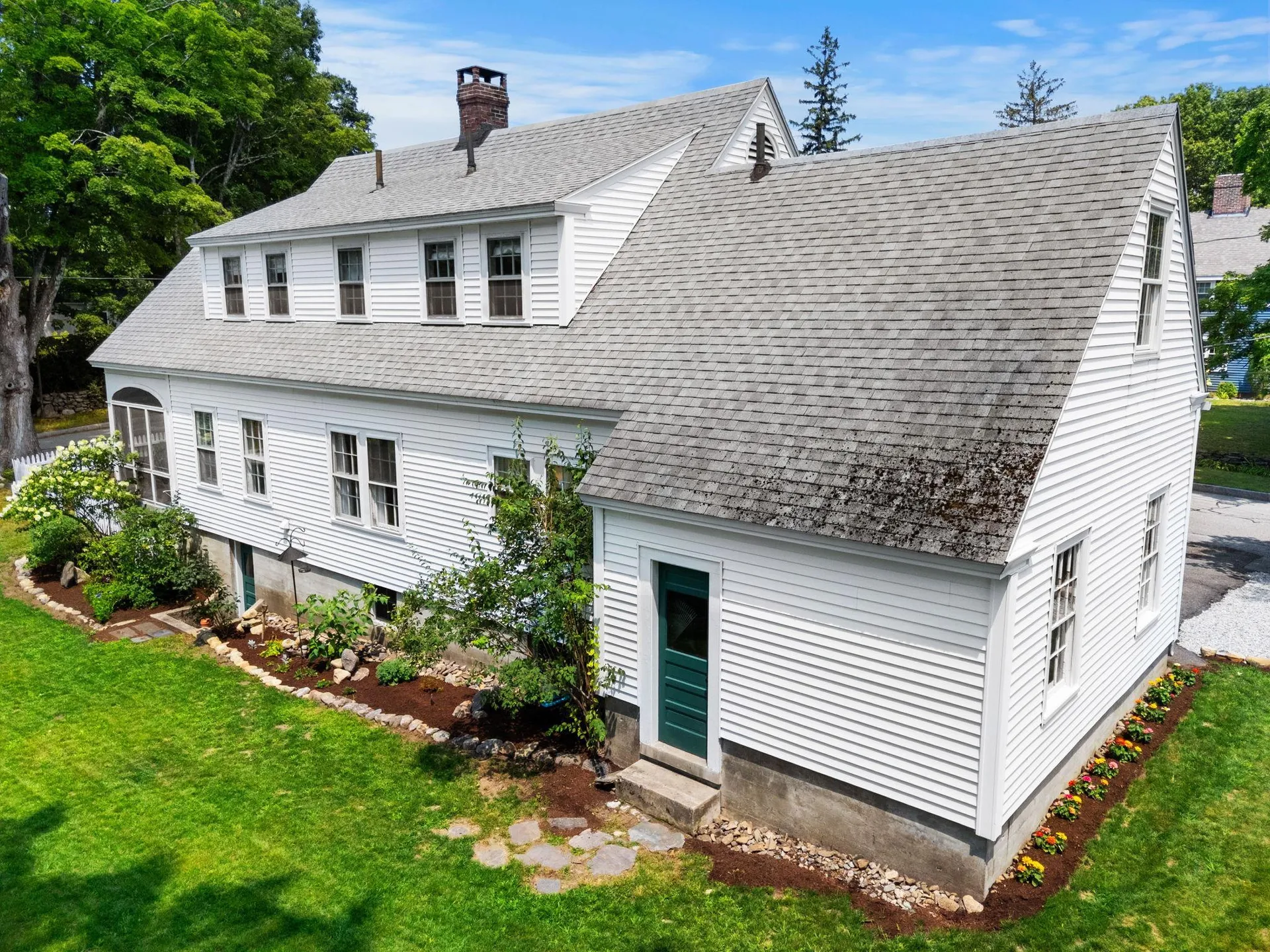 16 Brookline Street Nashua NH 03064
