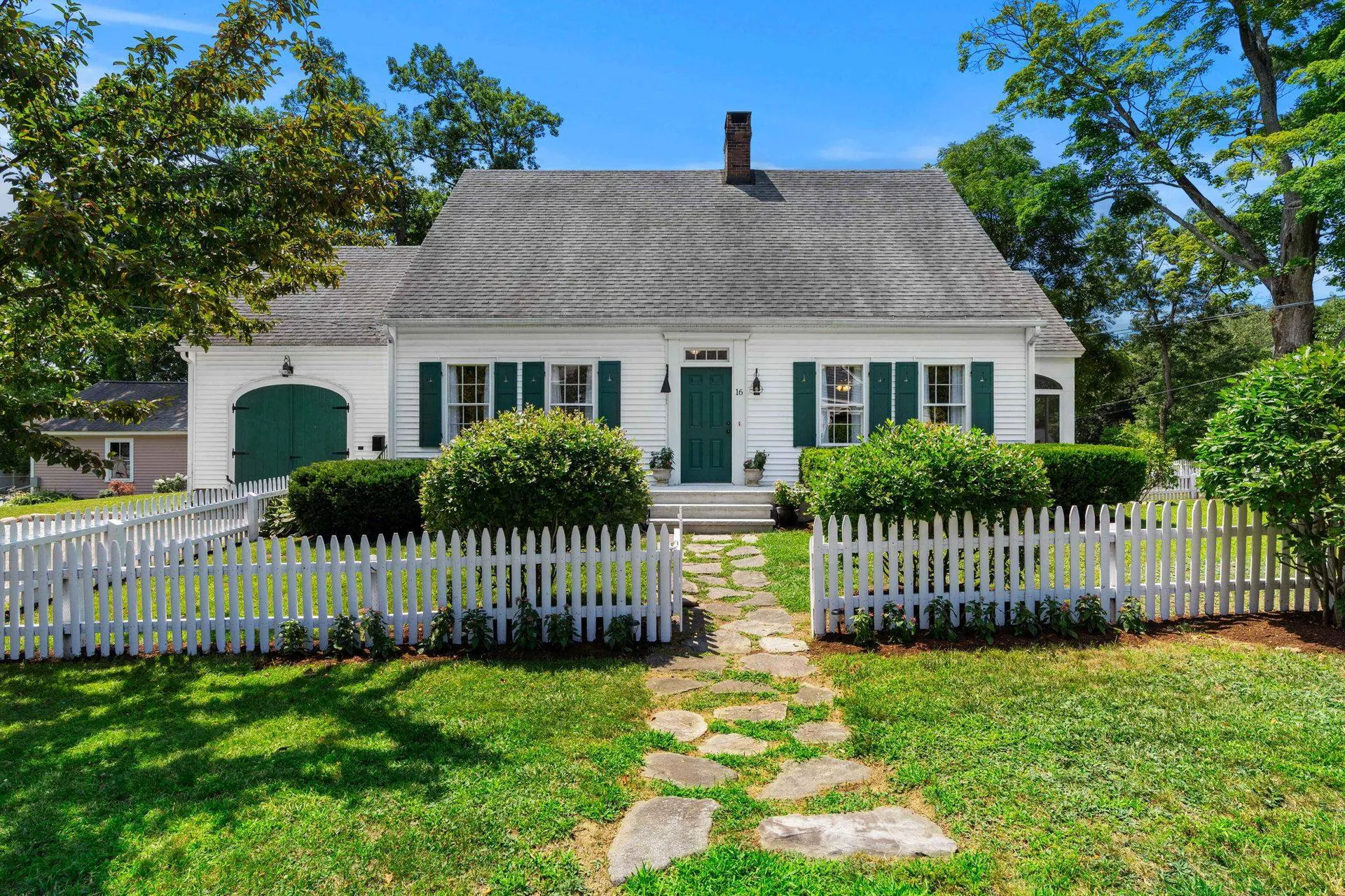 16 Brookline Street Nashua NH 03064