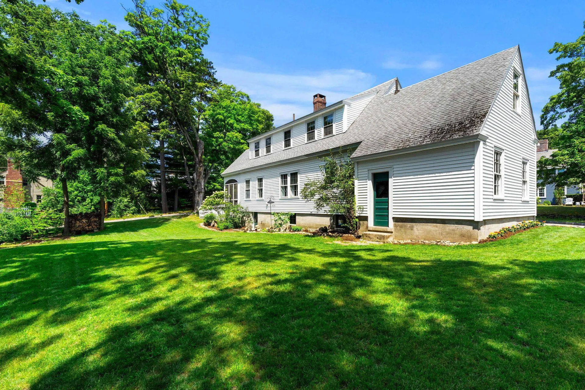 16 Brookline Street Nashua NH 03064