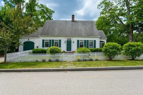 16 Brookline Street Nashua NH 03064