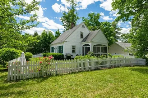 16 Brookline Street Nashua NH 03064