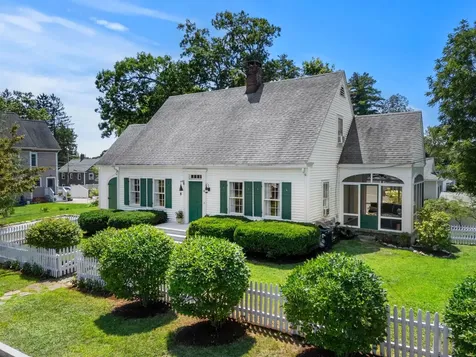 16 Brookline Street Nashua NH 03064