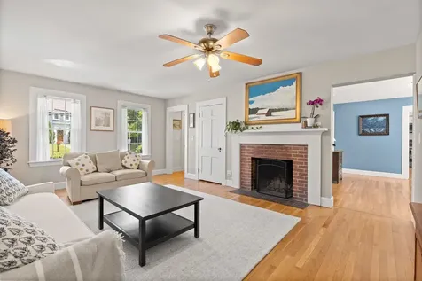 16 Brookline Street Nashua NH 03064