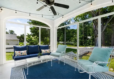 16 Brookline Street Nashua NH 03064